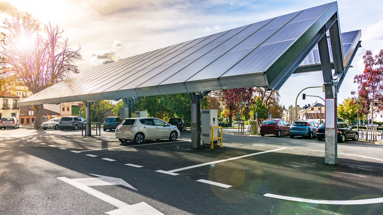 Car charging station using self-sufficient photovoltaic panels