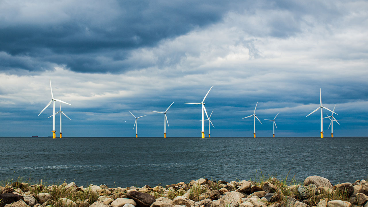 Wind turbine and maintenance vessel in offshore wind lease area