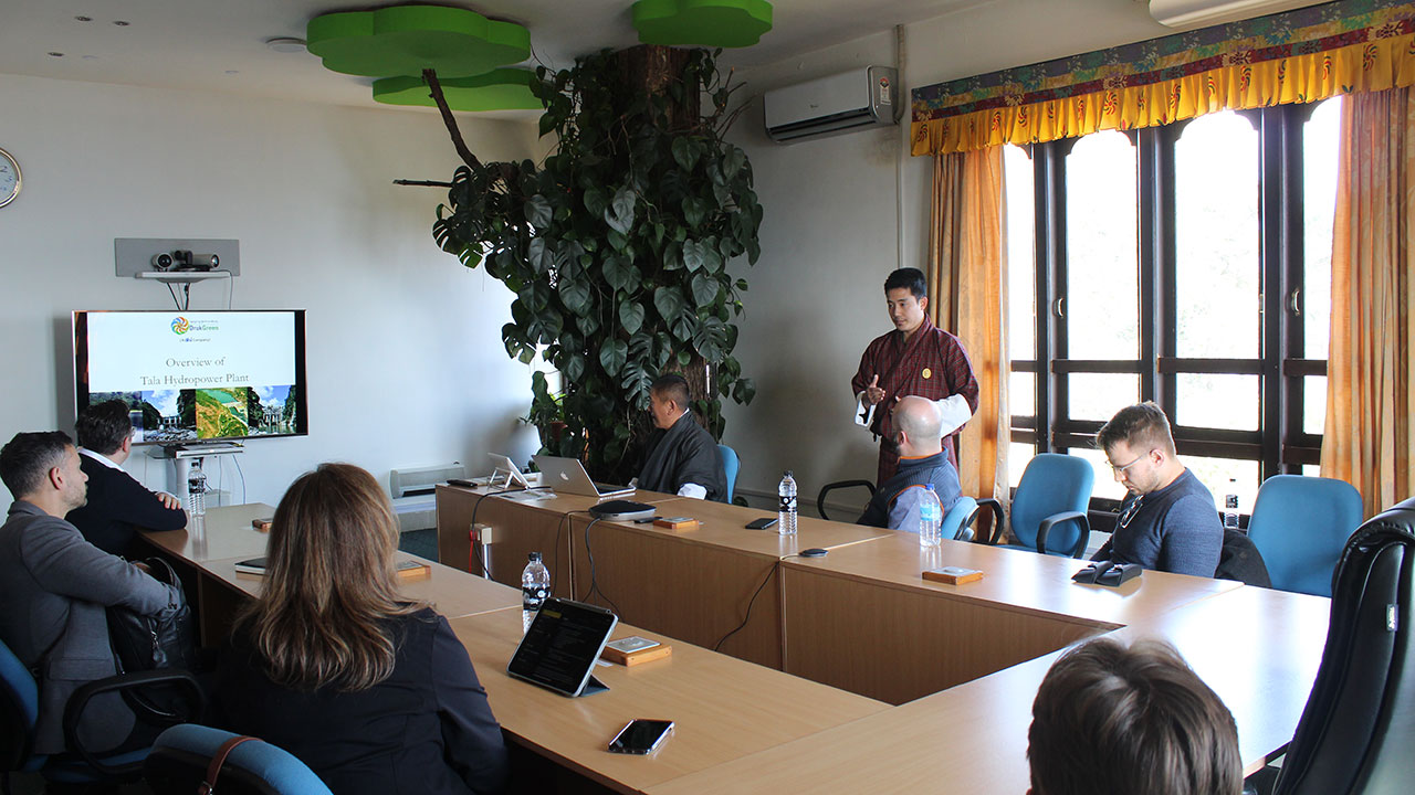 7 people meeting in a conference room discussing the hydrogen potential of Bhutan