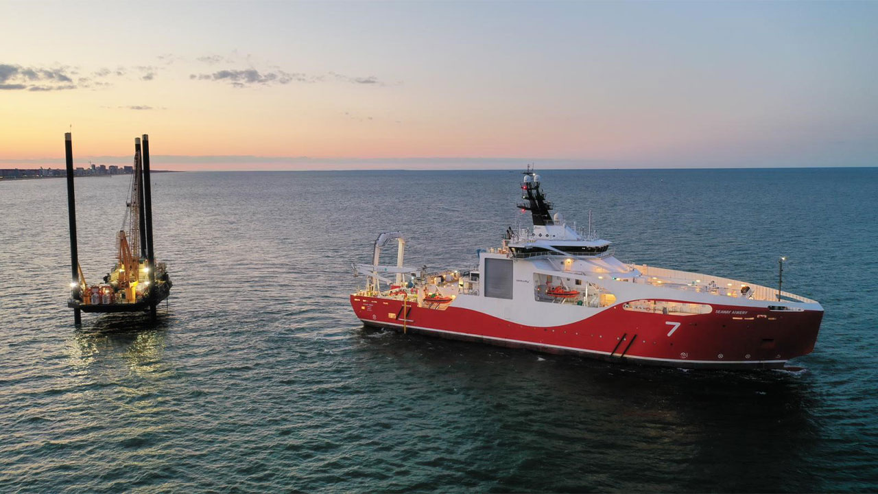 Specialized cable lay vessel installing the offshore export cable for the CVOW Pilot Project in 2020