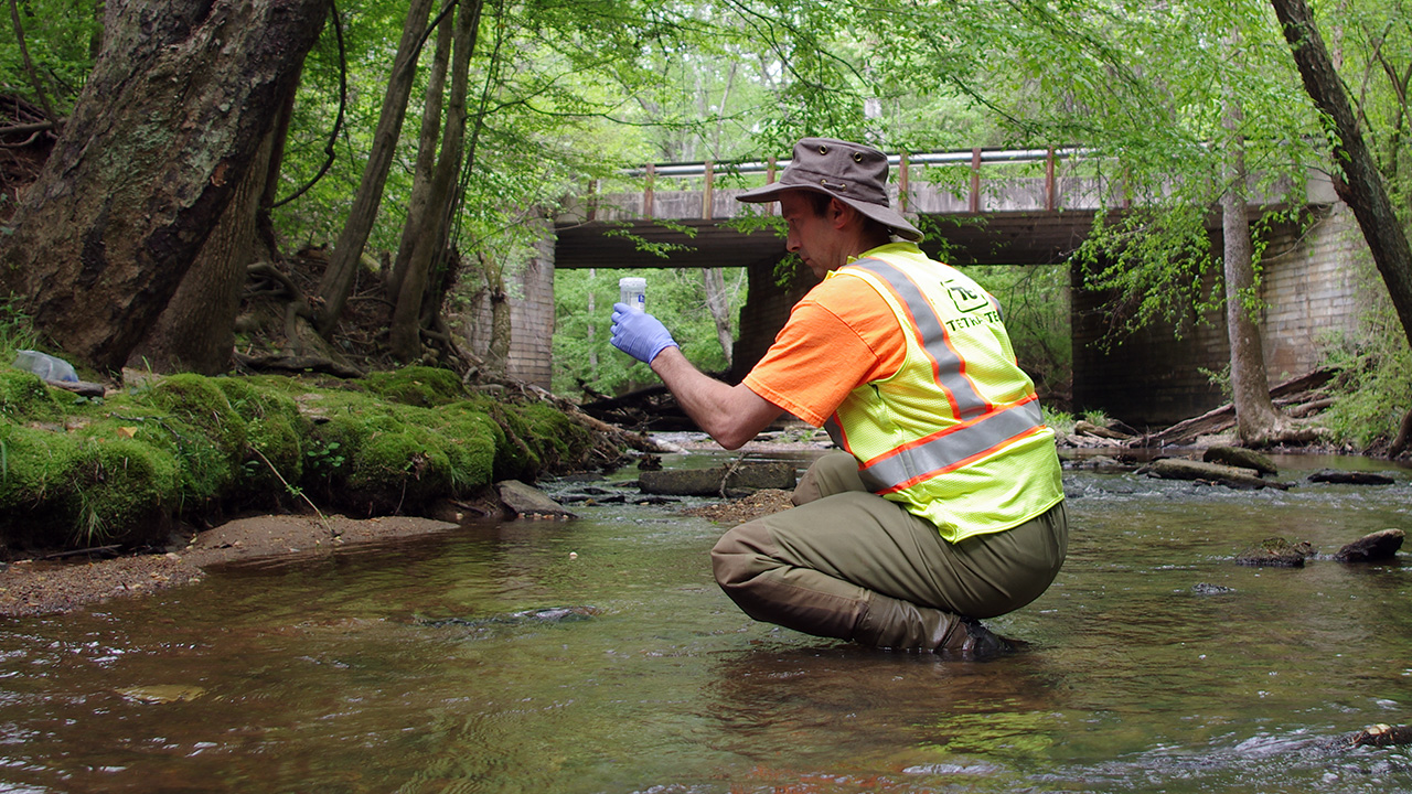 Tetra Tech conducts bacterial tracking to help the City of Alpharetta, Georgia find sources of pollutants to streams