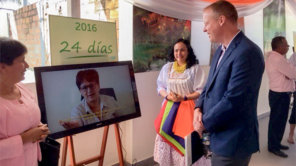 Tetra Tech’s Tom Reilly speaking with a PRODES III beneficiary in San Martin, Peru