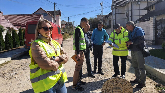 Tetra Tech engineer overseeing a construction site for a water supply project