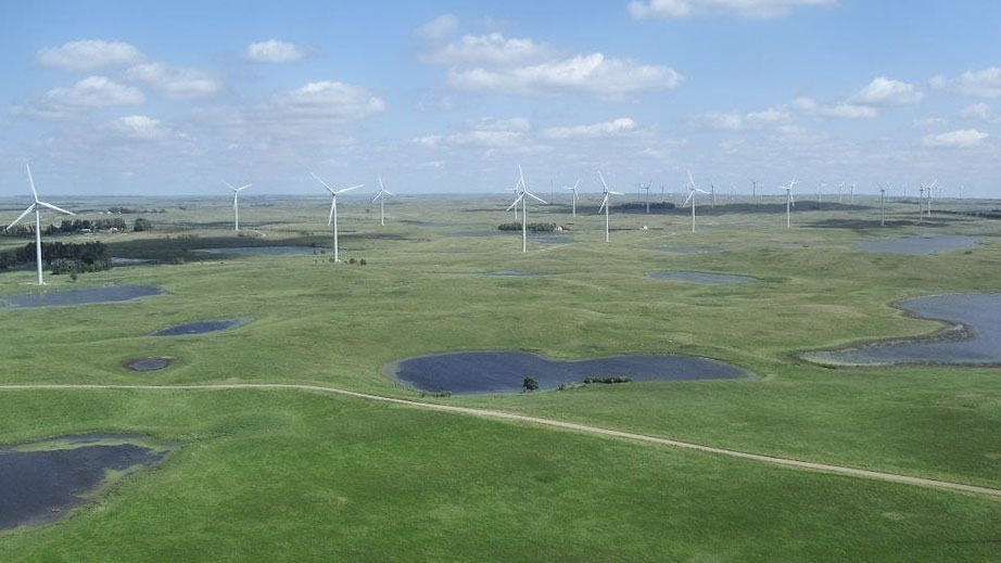 Tatanka Wind Farm has 180 MW capacity, using 120 ACCIONA Windpower 1.5 MW wind turbine generators