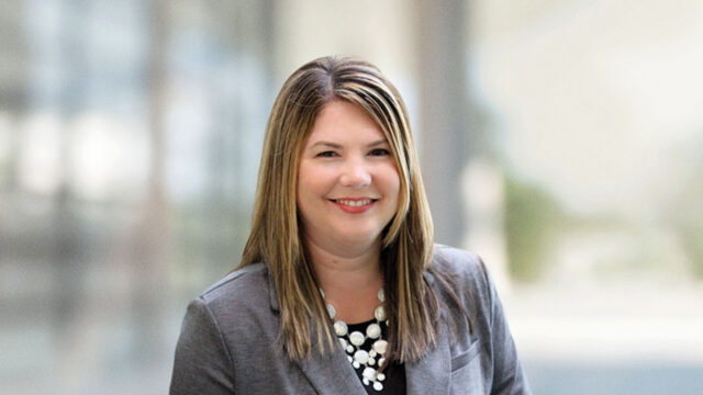 Headshot of Leslie Turner