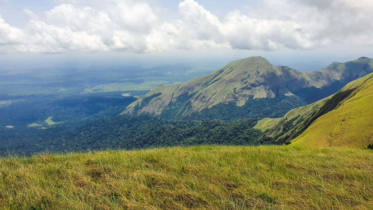 A landscape photo of mountain range in Cote d'Ivoire