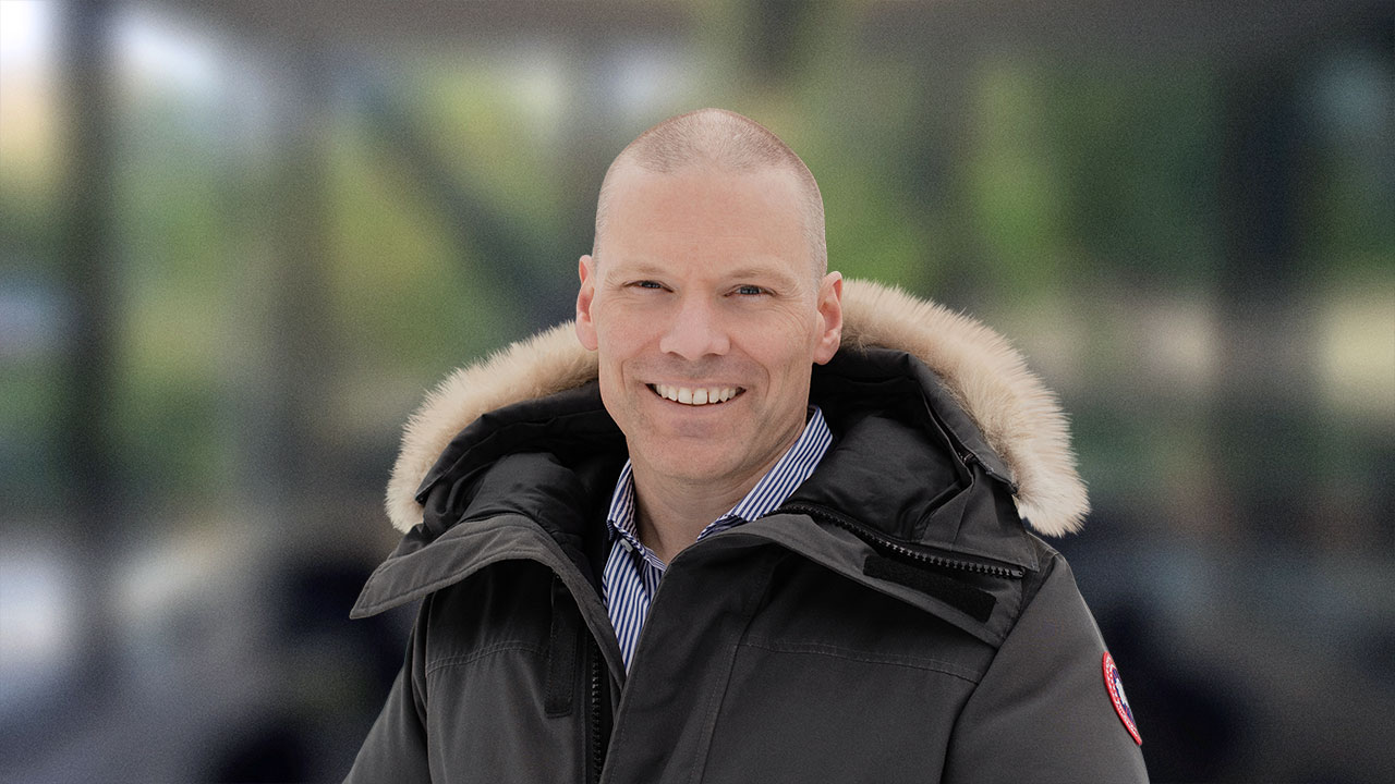 Headshot of Robert Zschuppe