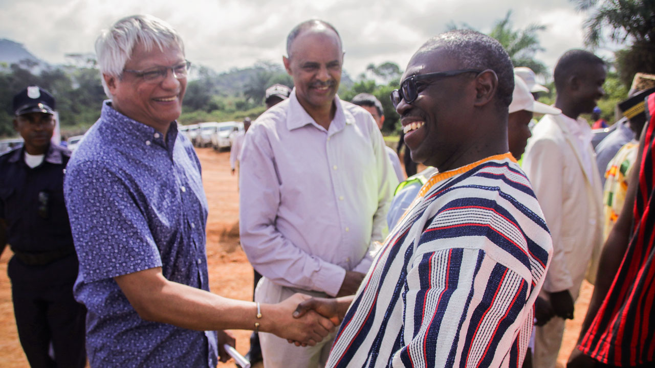 USAID Liberia Mission Director Dr. Anthony Chan and Minister of Internal Affairs Varney Sirleaf shake hands at the LMWP