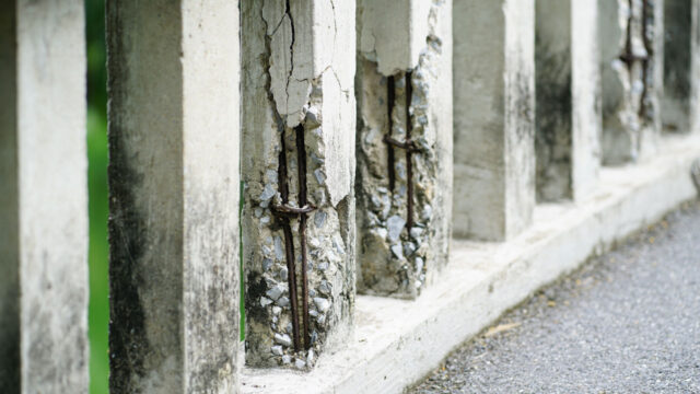 Disintegrating concrete beams