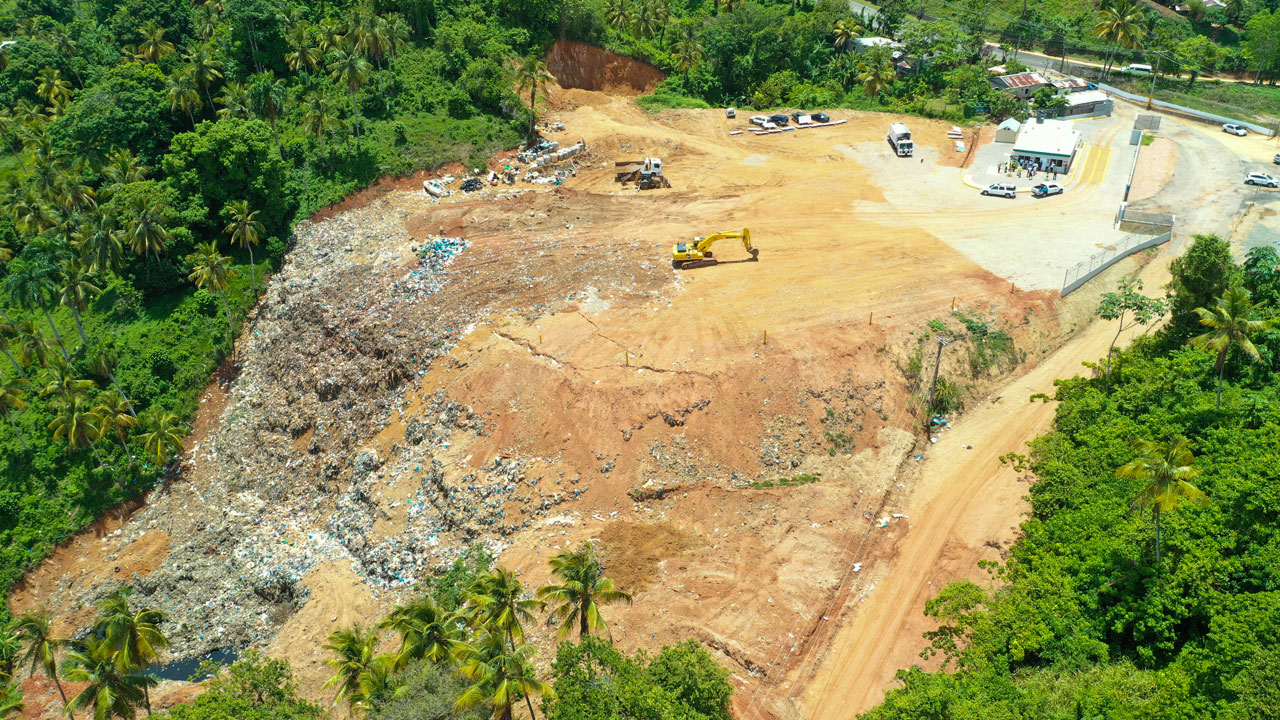 Aerial view of the Samaná open dump site in the Dominican Republic, remediated with Tetra Tech’s support