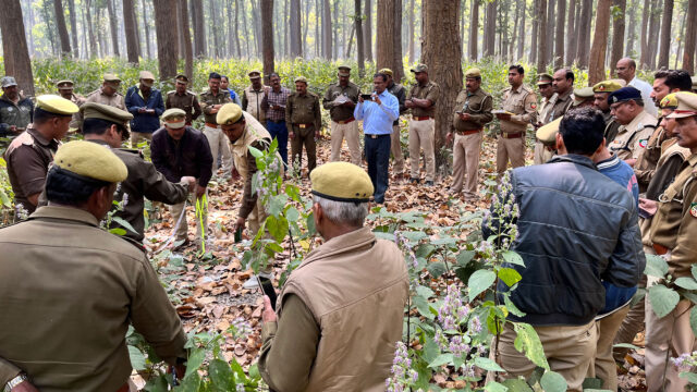Forest officers at a familiarization session on the Van System in a forest setting in Kerala