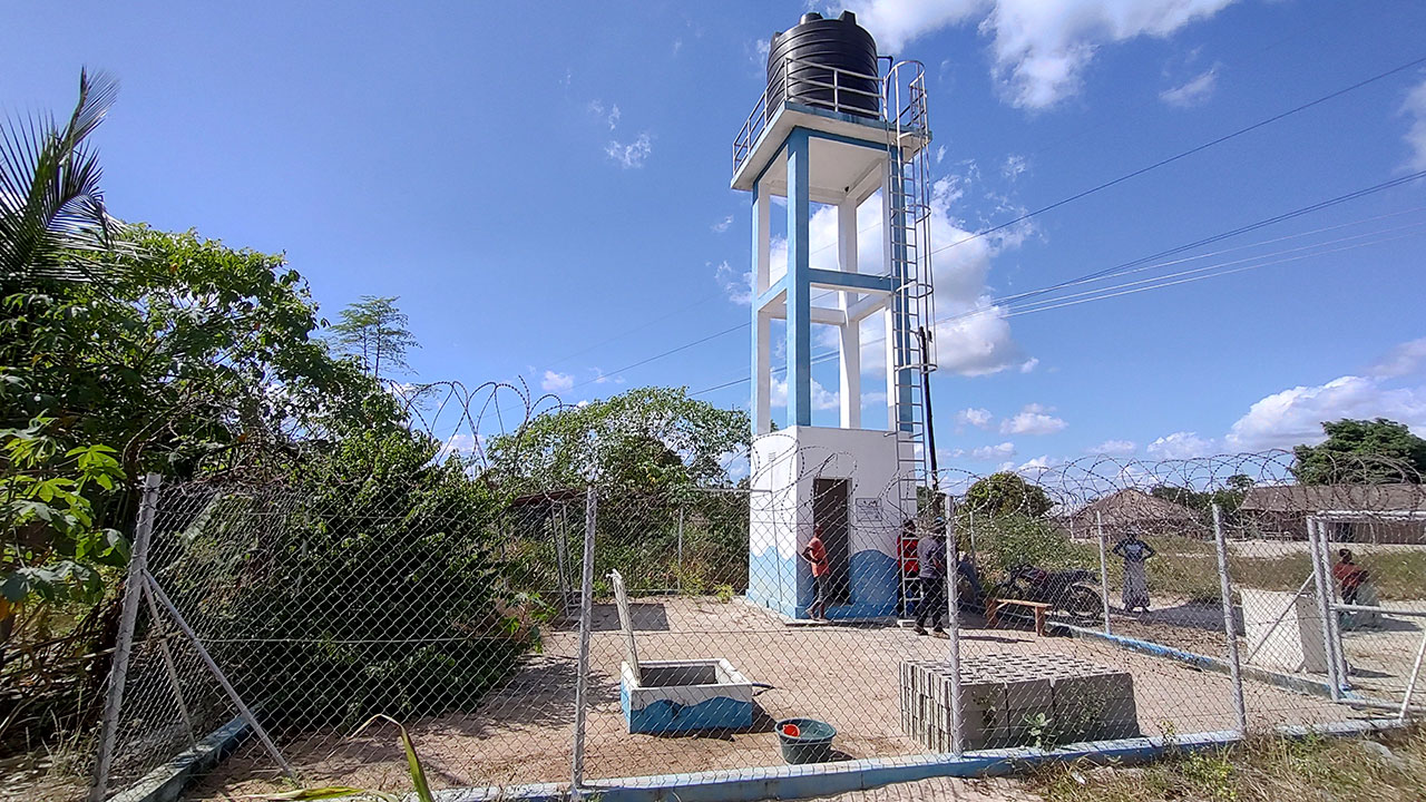 A local water supply system operation center surrounded by a barbed fence in Itoculo