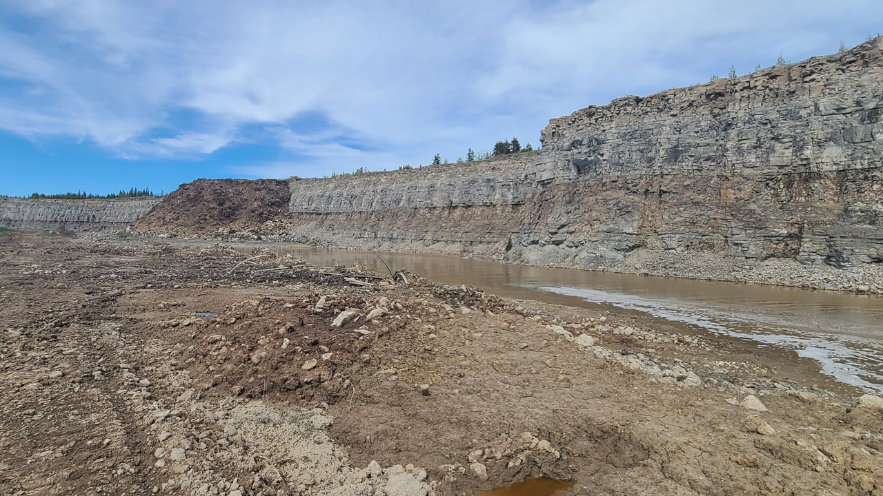 High bench wall of the Holcim quarry