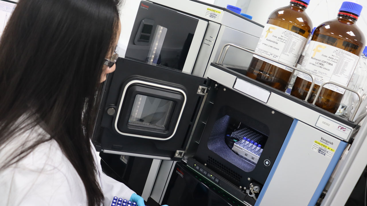 Grace Tsui working in the laboratory