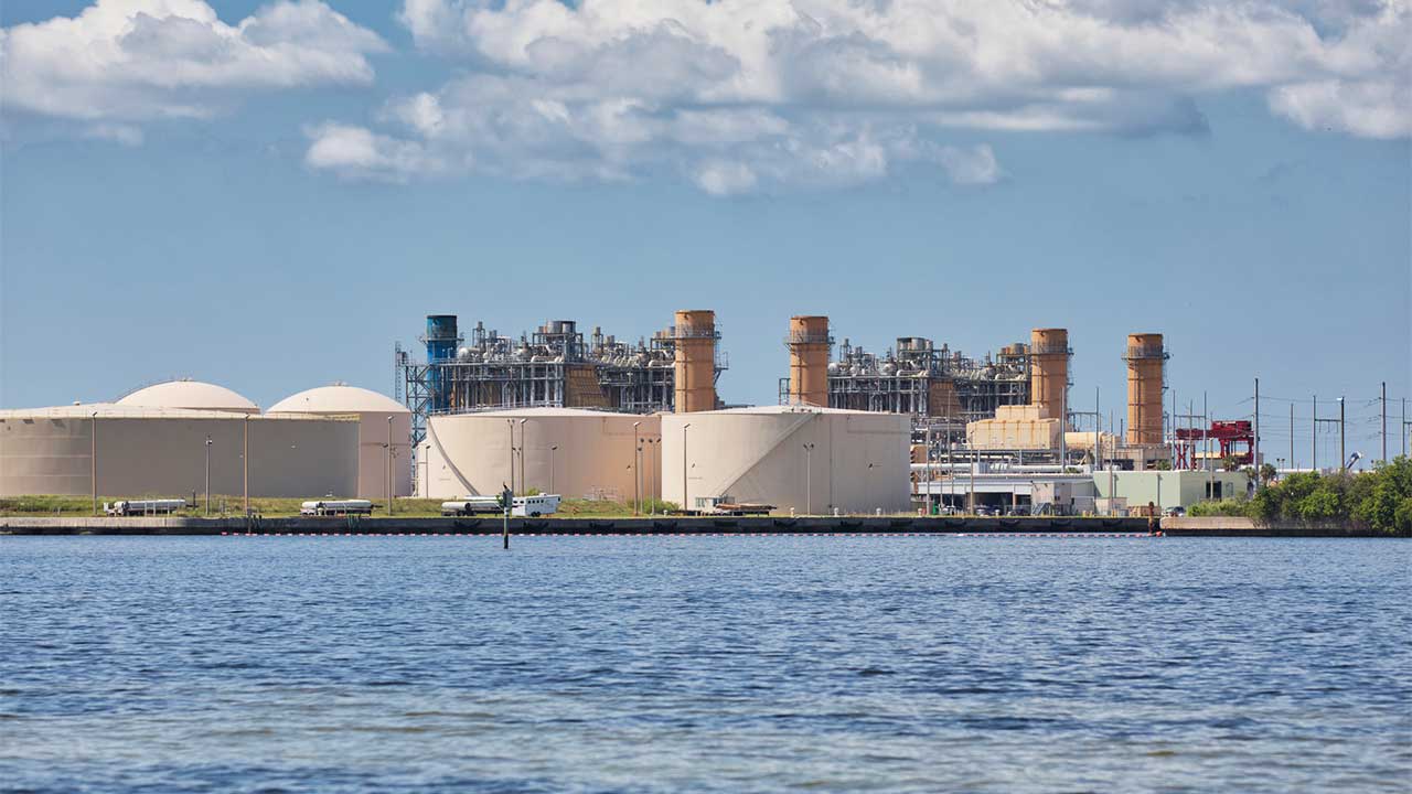 A natural gas power plant on the shores of Tampa Bay