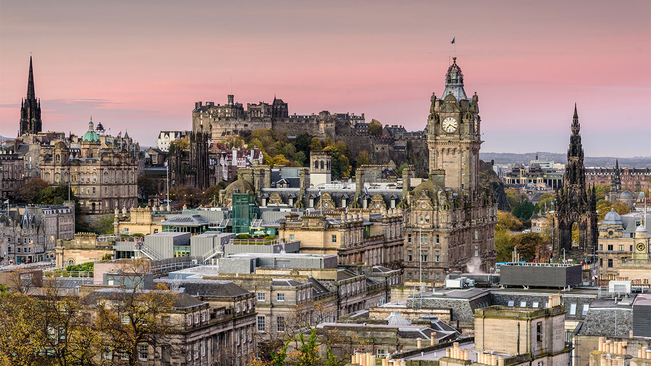 Skyline view of Edinburgh, with Edinburgh castle in the background