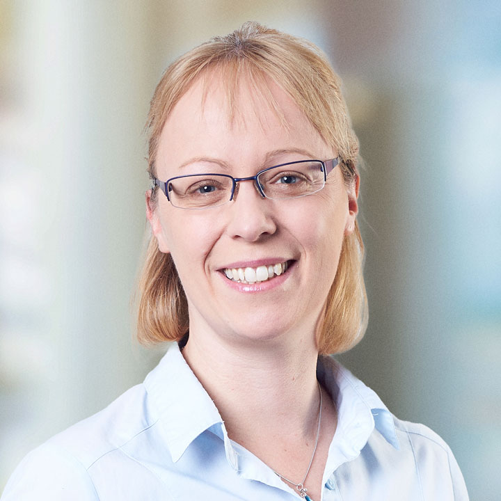 Headshot of Amy Robinson
