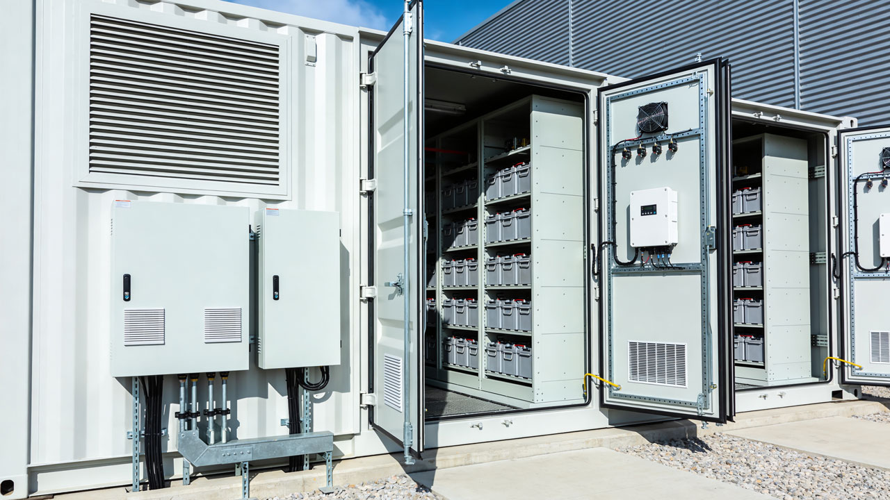 Industrial battery storage units in outdoor electrical cabinets