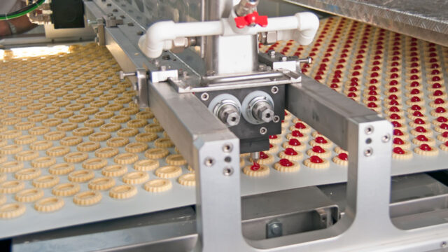 Cookies getting filled through automated conveyor belt system