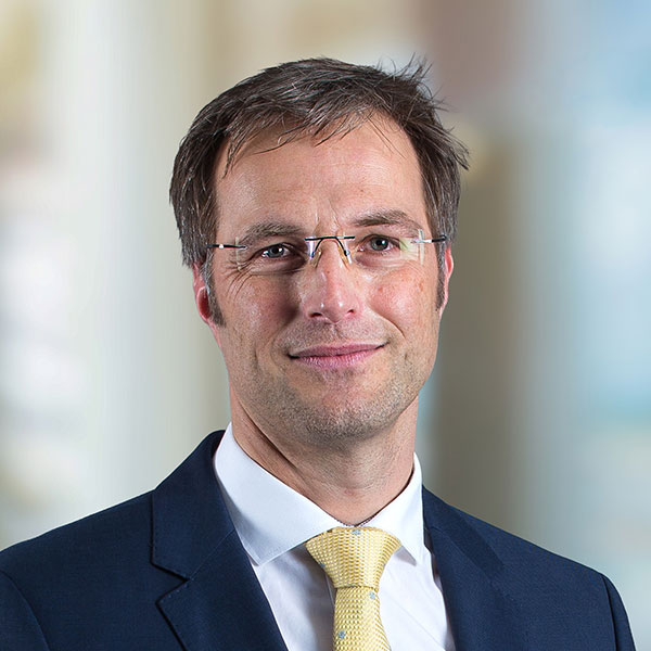 Headshot of Tilo Hoelzel